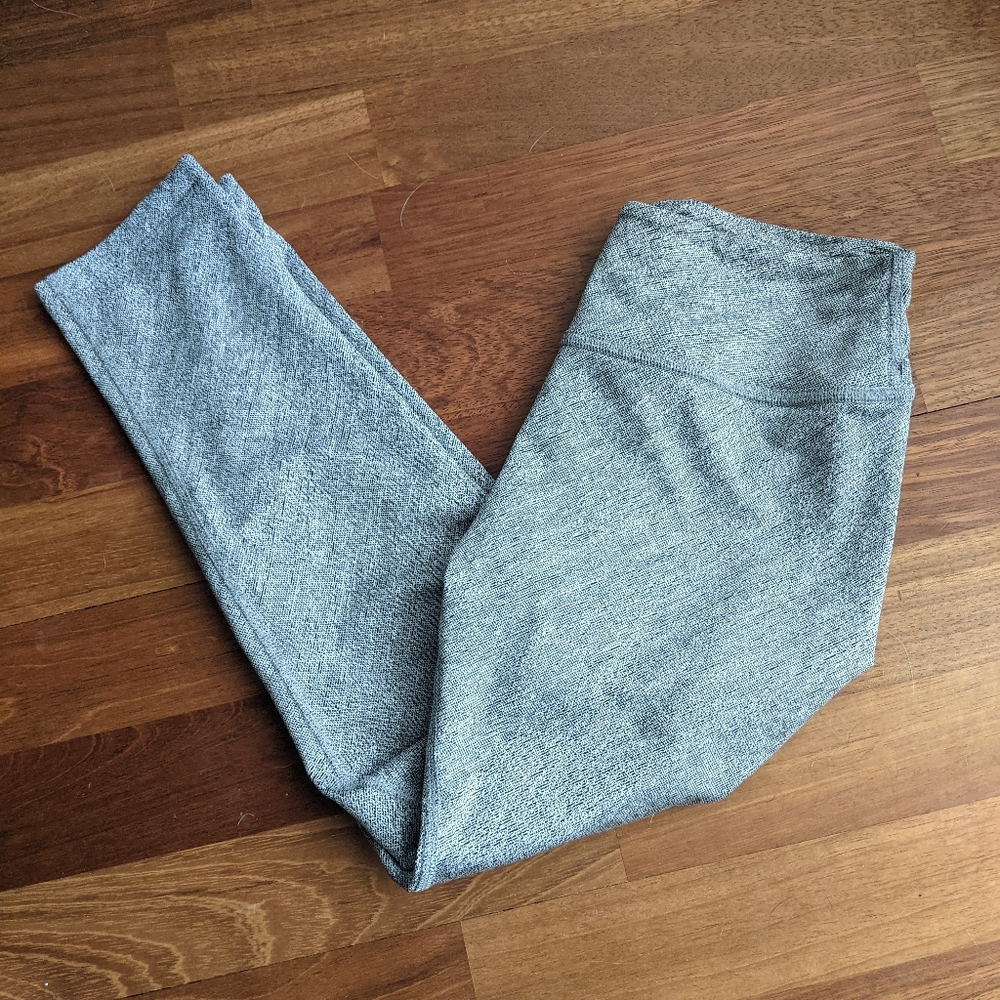 Beyond Yoga grey cropped leggings S